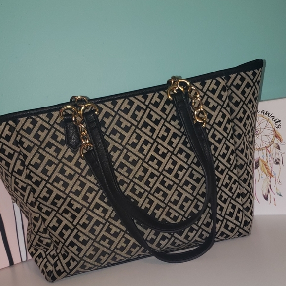 Tommy Hilfiger Monogram Purse - Picture 2 of 8